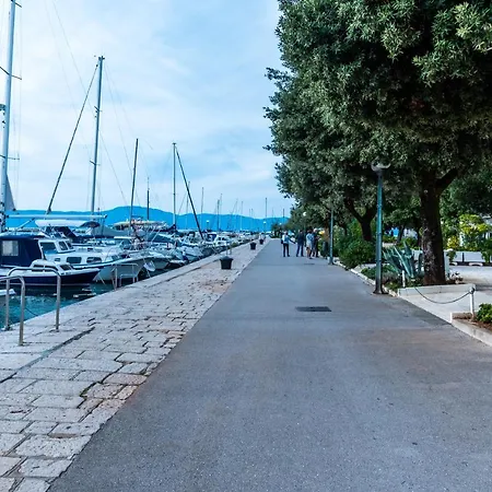 Apartment Bor - On The Beach Malinska Exterior foto