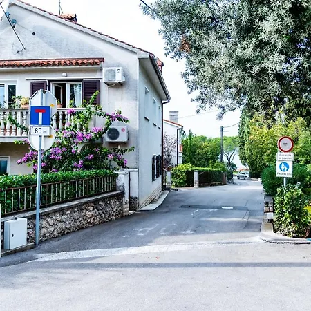 Apartment Bor - On The Beach Malinska Exterior foto
