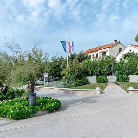 Apartment Bor - On The Beach Malinska Exterior foto